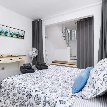 Home2book Cozy Duplex Steps From The Ocean